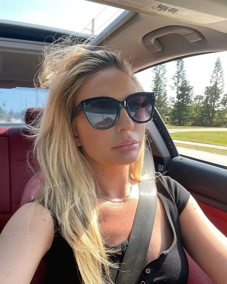 Kate-Chastain-net-worth-Car-Selfie.jpg